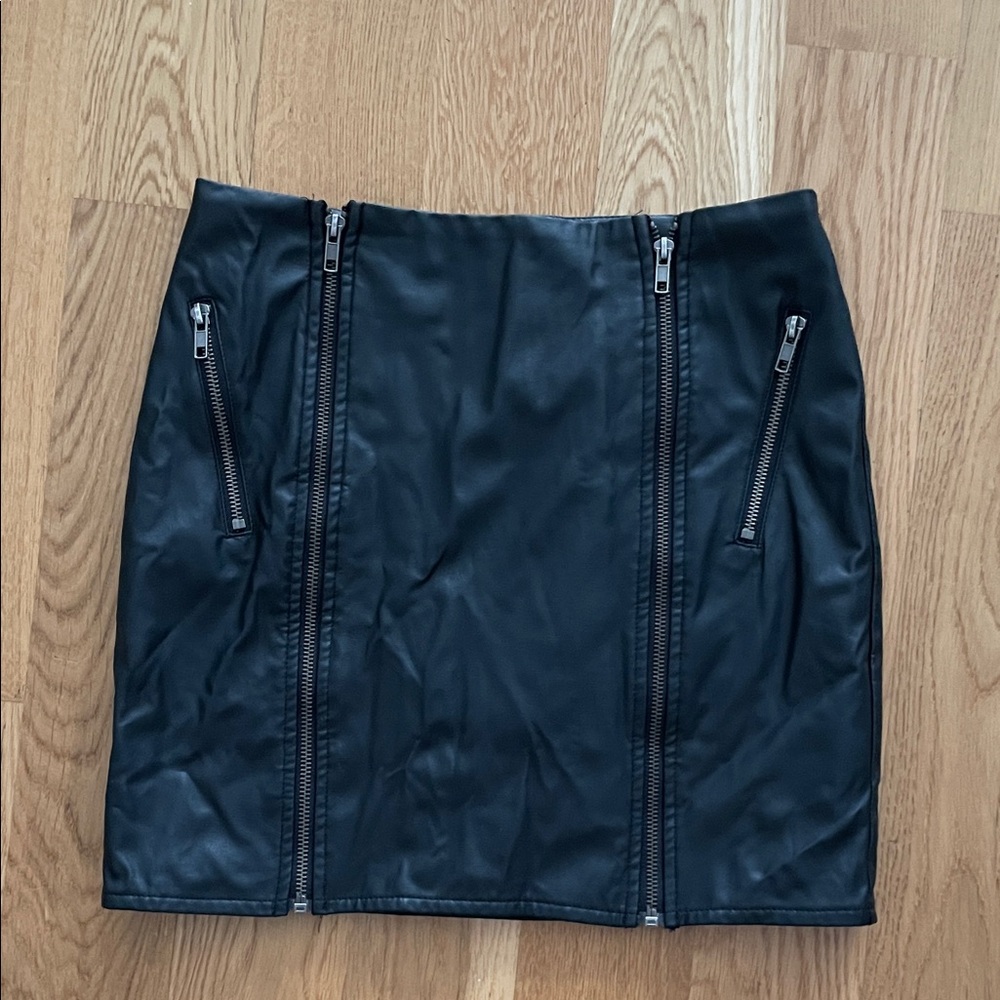 Black Zipper Detail Leather Skirt